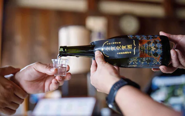 在大阪最古老的酒藏「浪花酒造」參觀日本酒的釀造體驗和品酒