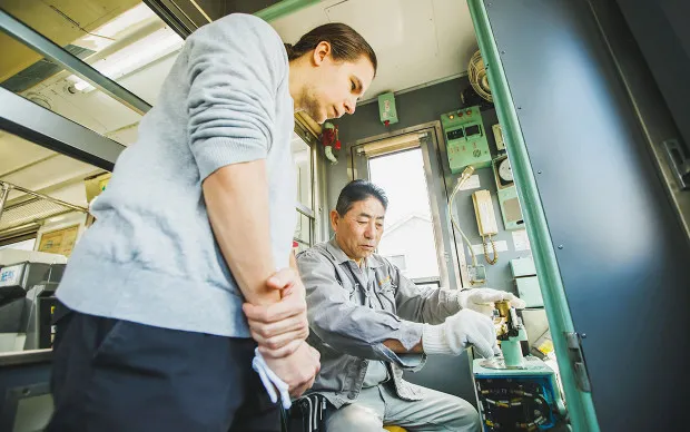 驾驶真实的复古电车。包下整辆电车的驾驶体验！