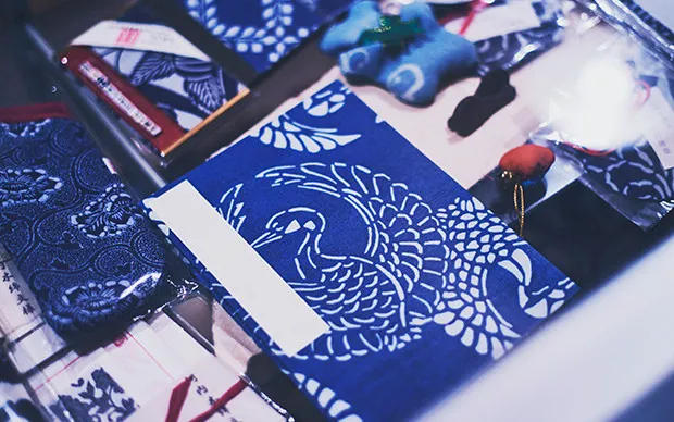 河内木綿文様で作る「バンダナ藍染体験」