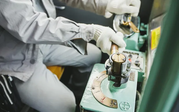 驾驶真实的复古电车。包下整辆电车的驾驶体验！