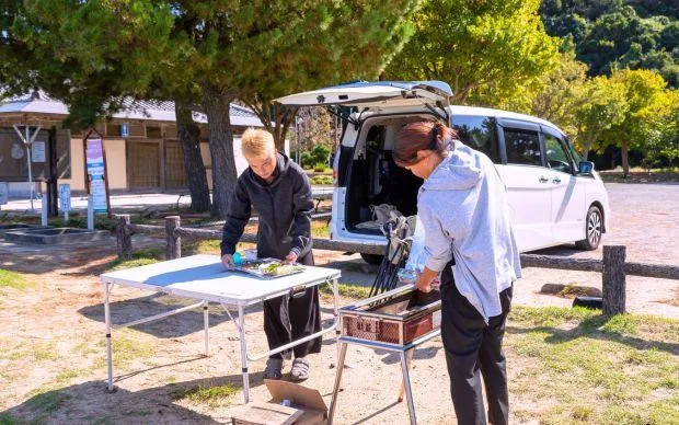 A stone’s throw from Kansai Airport: Seaside cycling and marine activity tour in Misakicho
