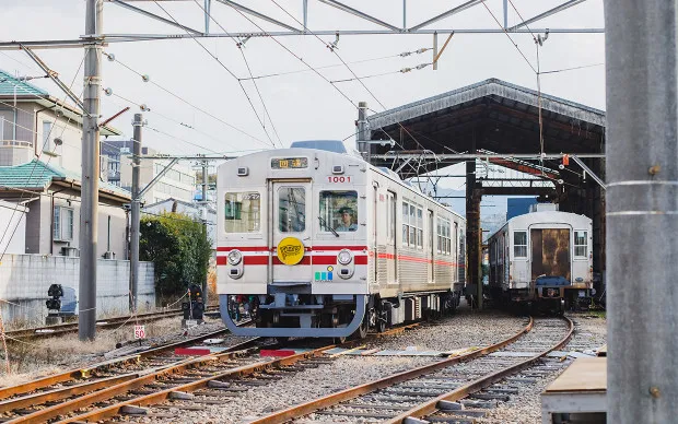 驾驶真实的复古电车。包下整辆电车的驾驶体验！