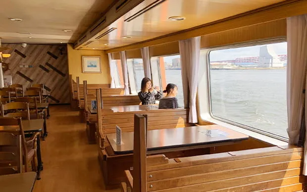 搭乘觀光船聖瑪麗亞號能欣賞令人讚嘆的大阪港風景