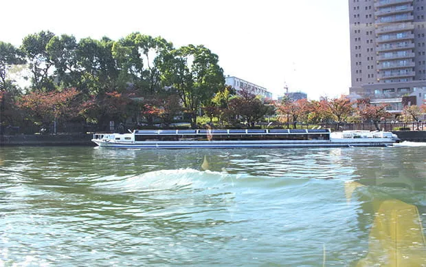 The first cruise you should board in Osaka, the iconic Aqualiner! 