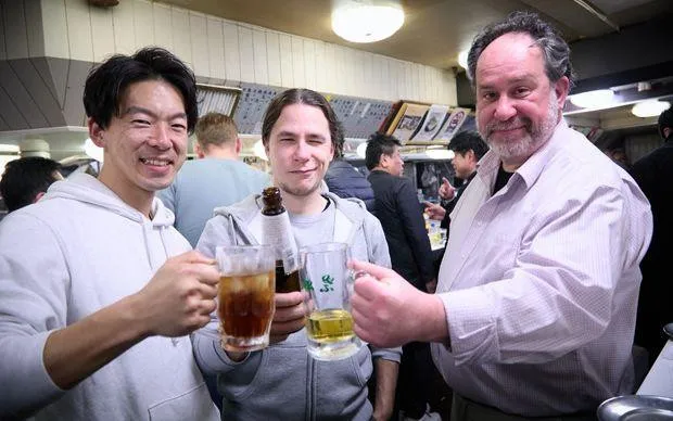 尼崎怀旧之旅～沉醉于昭和复古白日饮酒×赛马体验！～