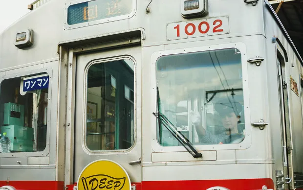 驾驶真实的复古电车。包下整辆电车的驾驶体验！