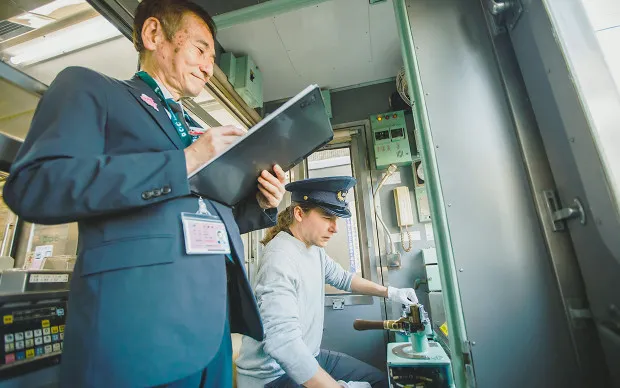 驾驶真实的复古电车。包下整辆电车的驾驶体验！