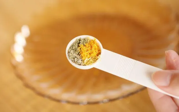 於枚方的山林間！採收時令蔬菜與品嚐當地的蔬菜健康午餐、使用喜歡的香草製作香皂與選擇花材製作原創的花藝瓶