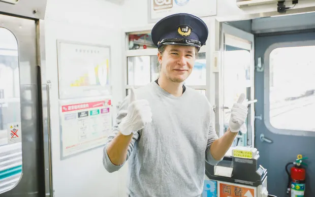 驾驶真实的复古电车。包下整辆电车的驾驶体验！