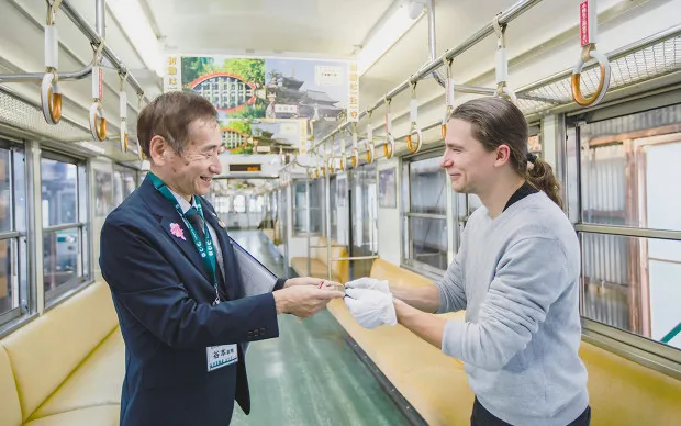 驾驶真实的复古电车。包下整辆电车的驾驶体验！