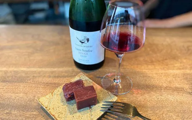 在色彩缤纷的壁画街道「十三」，和当地居民交流的超隐密酒吧巡游之旅