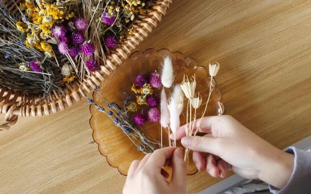 於枚方的山林間！採收時令蔬菜與品嚐當地的蔬菜健康午餐、使用喜歡的香草製作香皂與選擇花材製作原創的花藝瓶