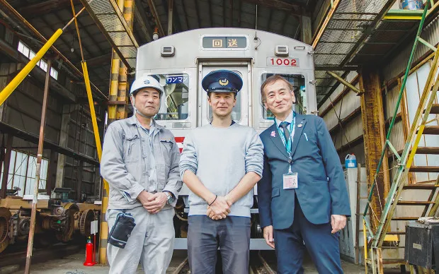 驾驶真实的复古电车。包下整辆电车的驾驶体验！