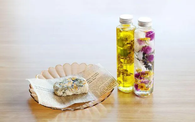 於枚方的山林間！採收時令蔬菜與品嚐當地的蔬菜健康午餐、使用喜歡的香草製作香皂與選擇花材製作原創的花藝瓶