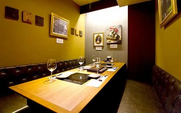 게이 가이드가 동행!프라이빗 나이트 투어 <이베리코 돼지 디너>