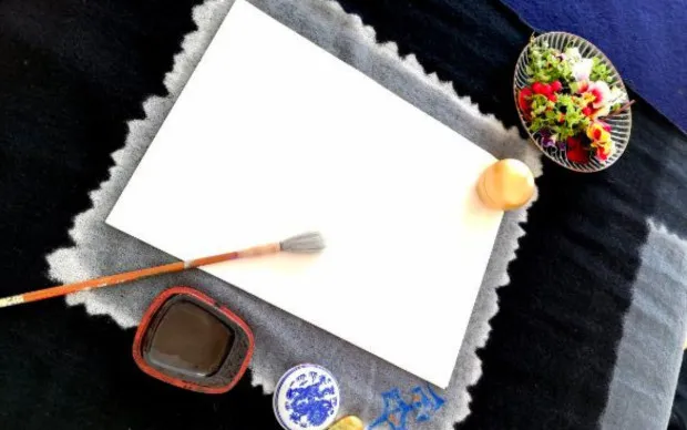 Make your own original paper fan with art calligraphy