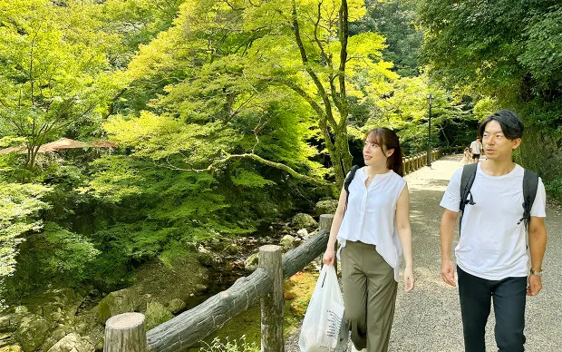 箕面的绝景和让身心灵平静的瑜伽体验旅游