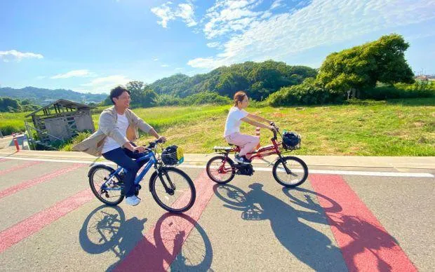 A stone’s throw from Kansai Airport: Seaside cycling and marine activity tour in Misakicho