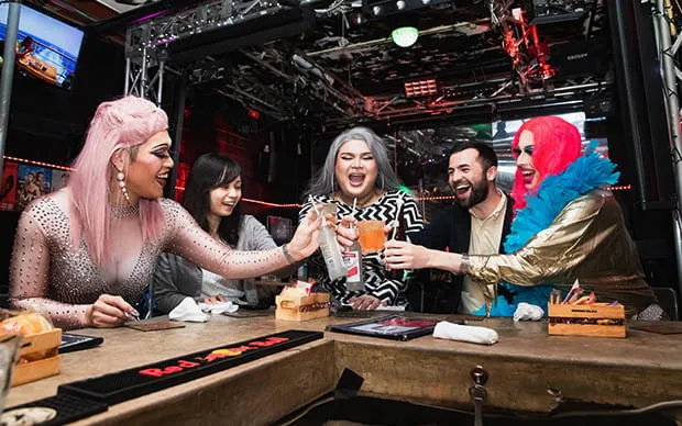 드래그 퀸과 함께 게이바 체험!