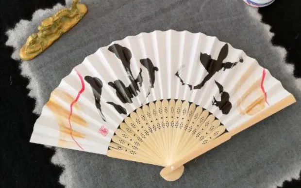 Make your own original paper fan with art calligraphy