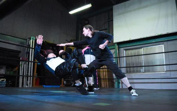 和大阪受歡迎的摔角選手決鬥⁉ 職業摔角體驗！