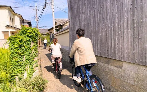 A stone’s throw from Kansai Airport: Seaside cycling and marine activity tour in Misakicho