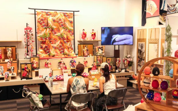 Osaka, Matsuyamachi: Hassle-free way to enjoy Daruma painting and Japanese culture through calligraphy