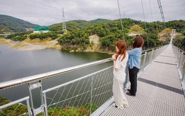 세계에서 세 번째로 긴 현수교를 건너고, 지상 60m 높이까지 오르는 스릴과 절경 액티비티