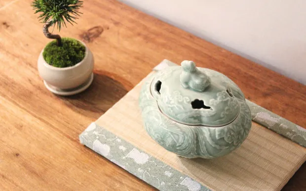 Mini tatami making experience with tumulus-themed rim