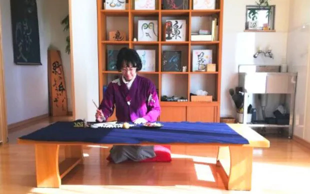 Make your own original paper fan with art calligraphy