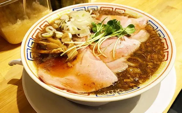 深入大阪夜生活的饮食体验	