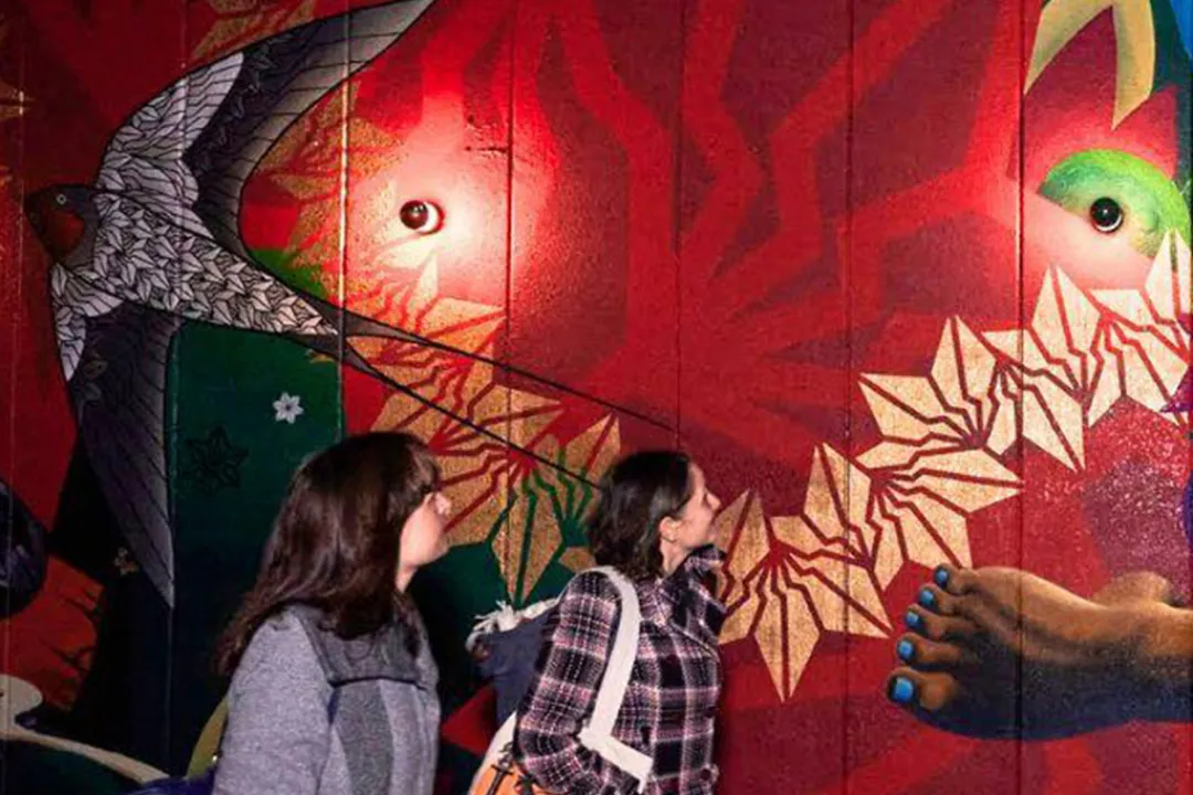 在色彩缤纷的壁画街道「十三」，和当地居民交流的超隐密酒吧巡游之旅#5