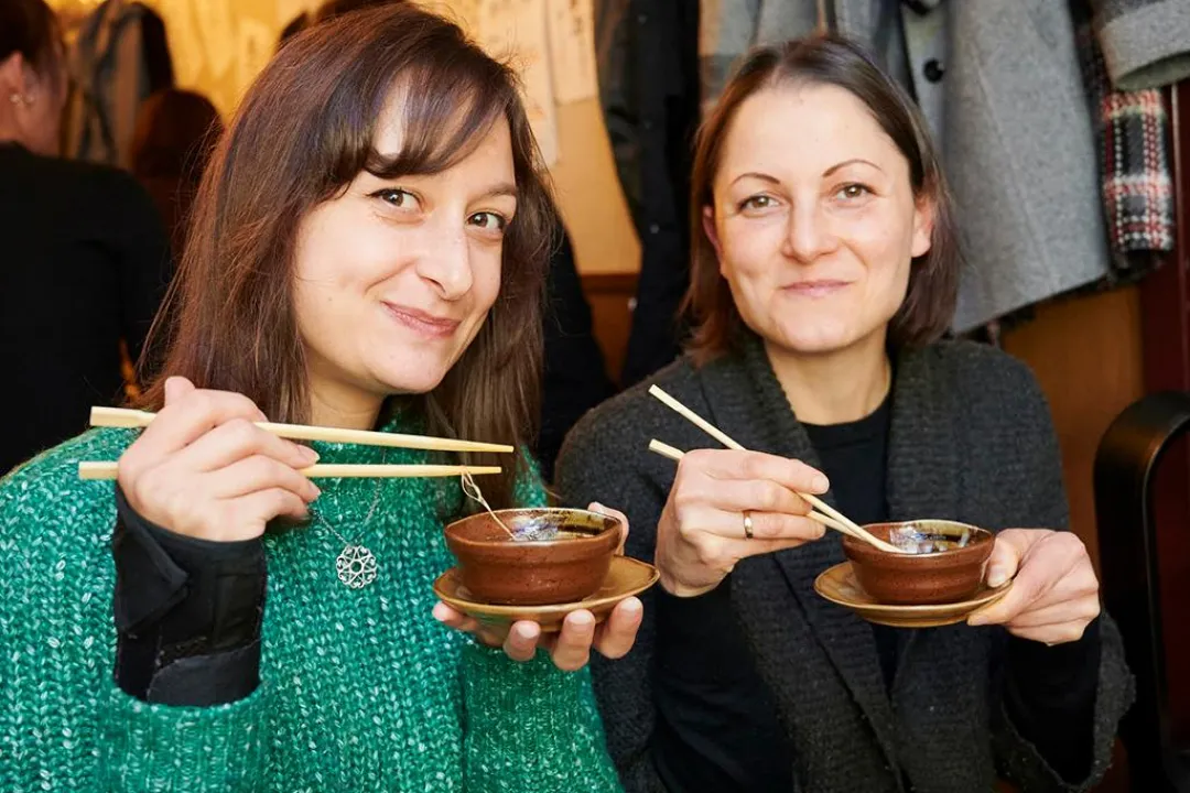 在色彩缤纷的壁画街道「十三」，和当地居民交流的超隐密酒吧巡游之旅#1