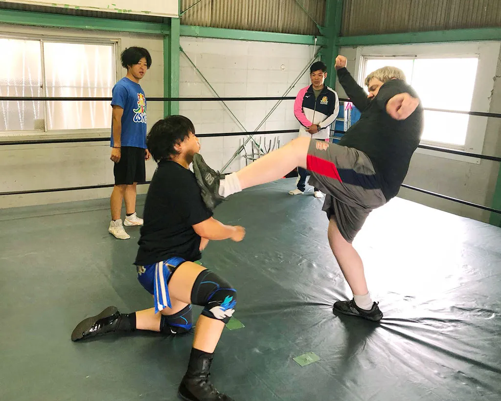 和大阪受歡迎的摔角選手決鬥⁉ 職業摔角體驗！#4