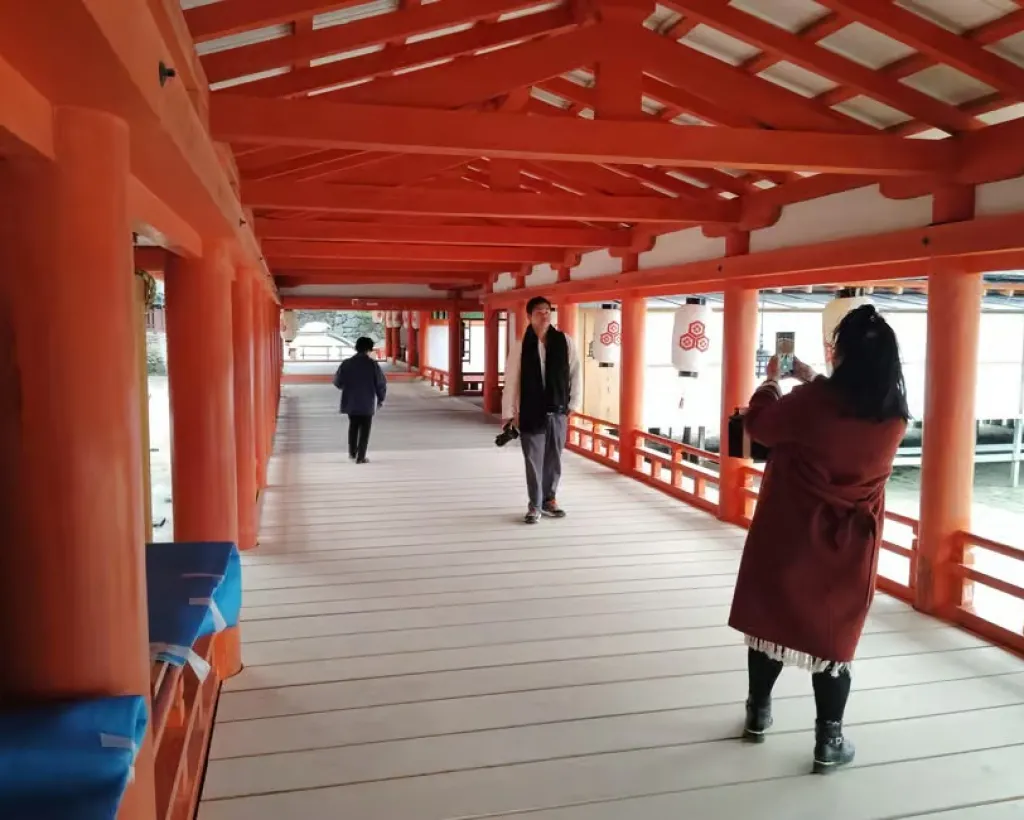 Itsukushima Shrine: Guided Tour with a Local#1
