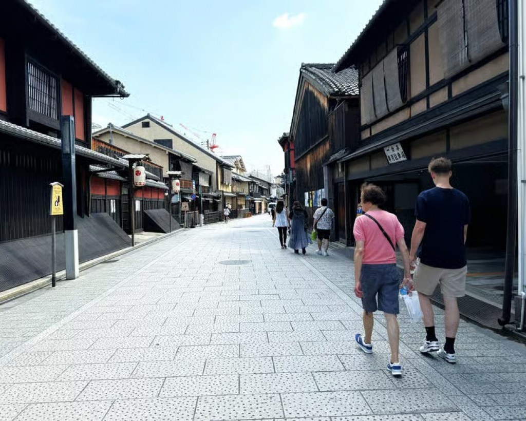 Kyoto: Yasaka Shrine, Gion & Nishiki Market Walking Tour#3