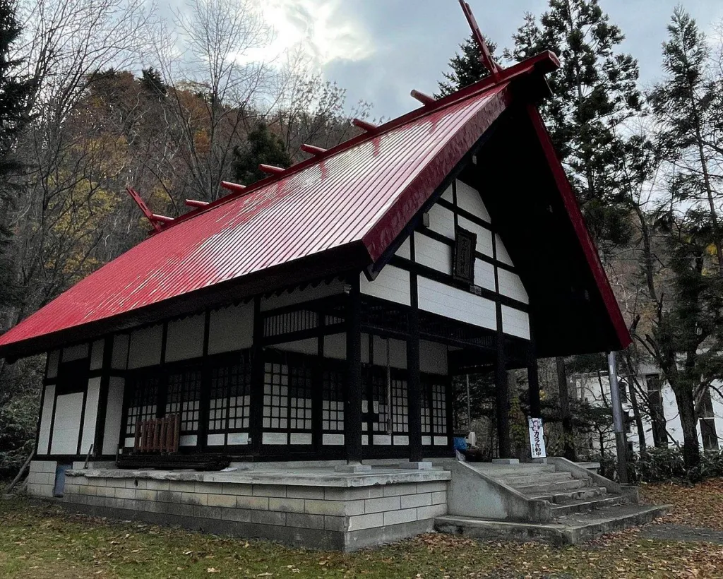 Sapporo: Jozankei Onsen Walk with Temple & Cave Visit#5