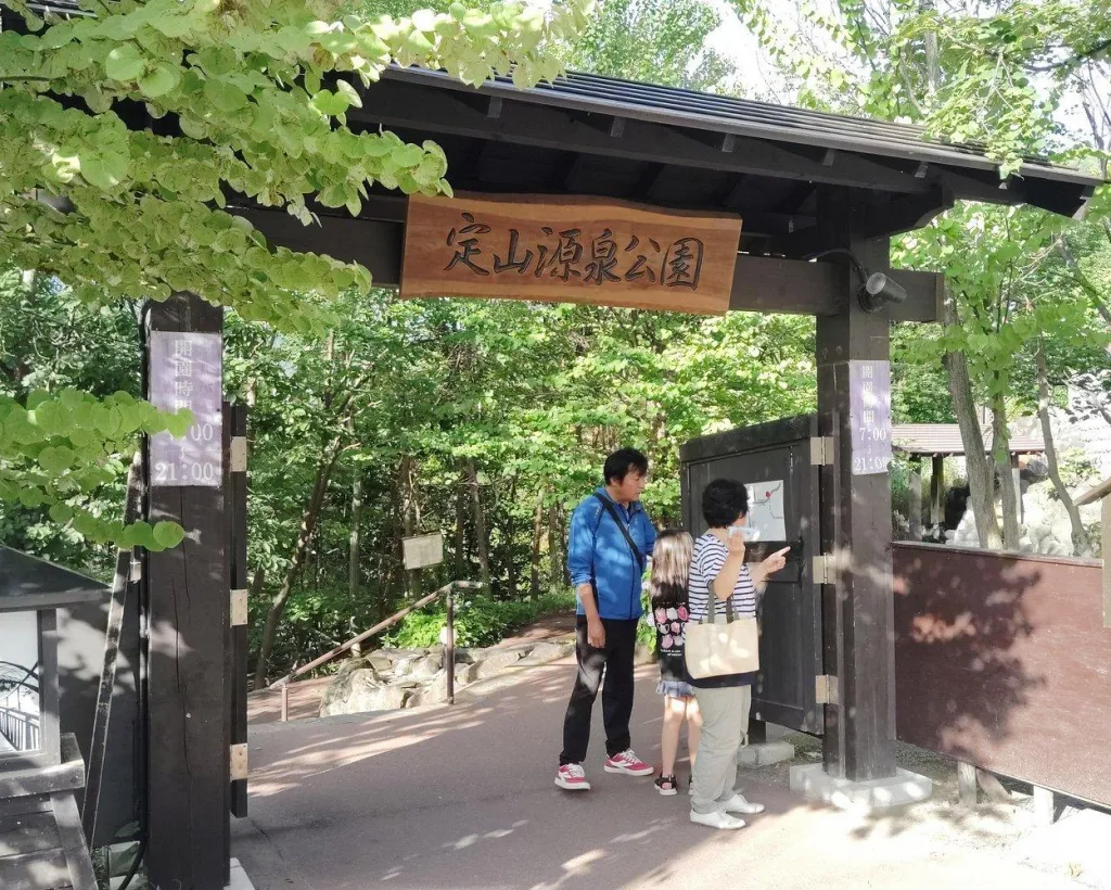 Sapporo: Jozankei Onsen Walk with Temple & Cave Visit#4