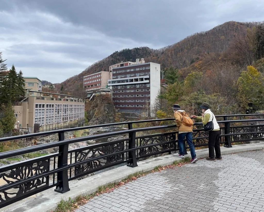 Sapporo: Jozankei Onsen Walk with Temple & Cave Visit#2