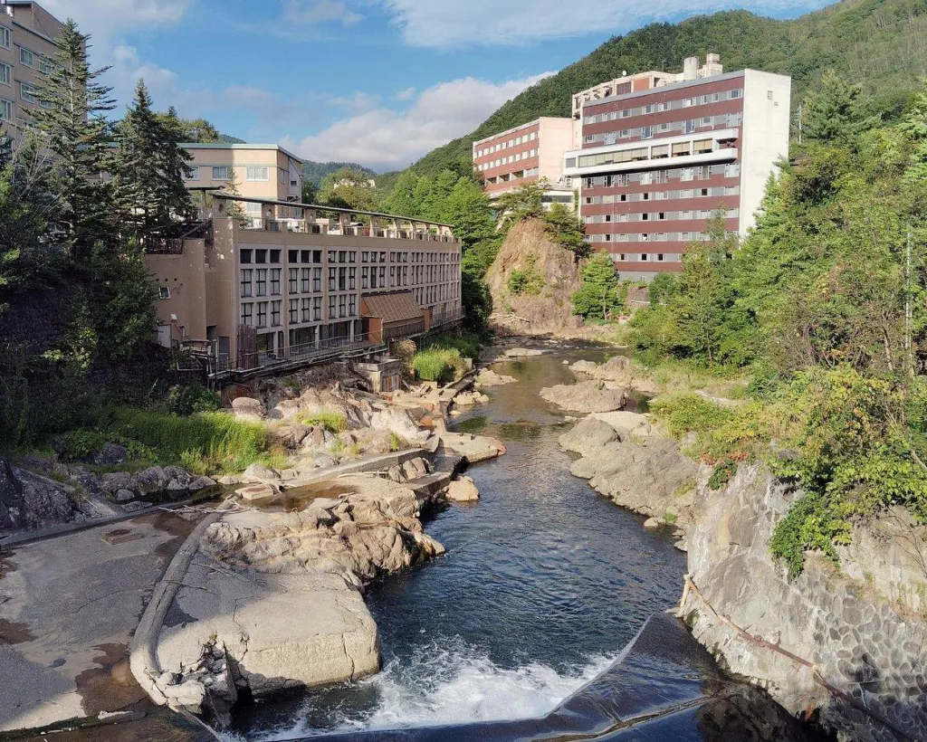Sapporo: Jozankei Onsen Walk with Temple & Cave Visit#1