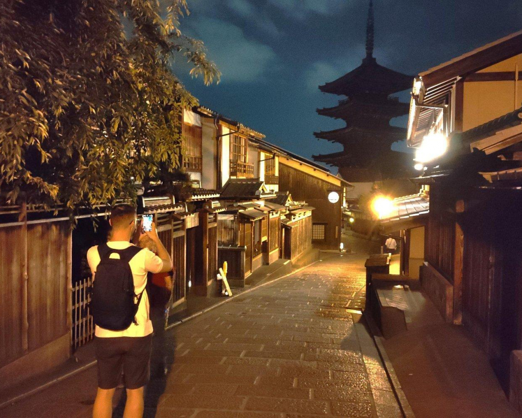 Kyoto: Night Stroll Through the Enchanting Gion District#1
