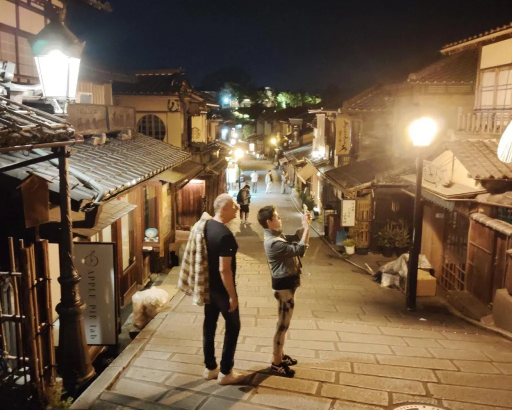 Kyoto: Night Stroll Through the Enchanting Gion District#3