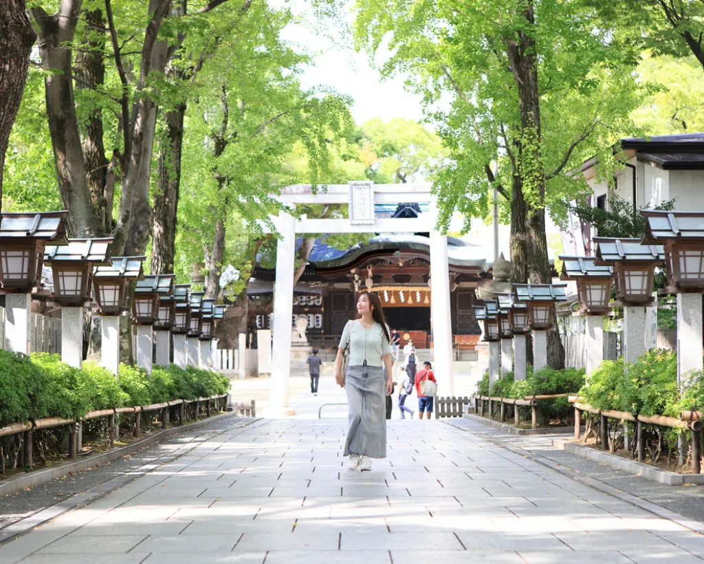 Osaka private tour: Prayer at Ishikiri Tsurugiya Jinja and local gourmet tour#1