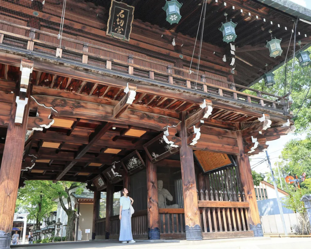 Osaka private tour: Prayer at Ishikiri Tsurugiya Jinja and local gourmet tour#4