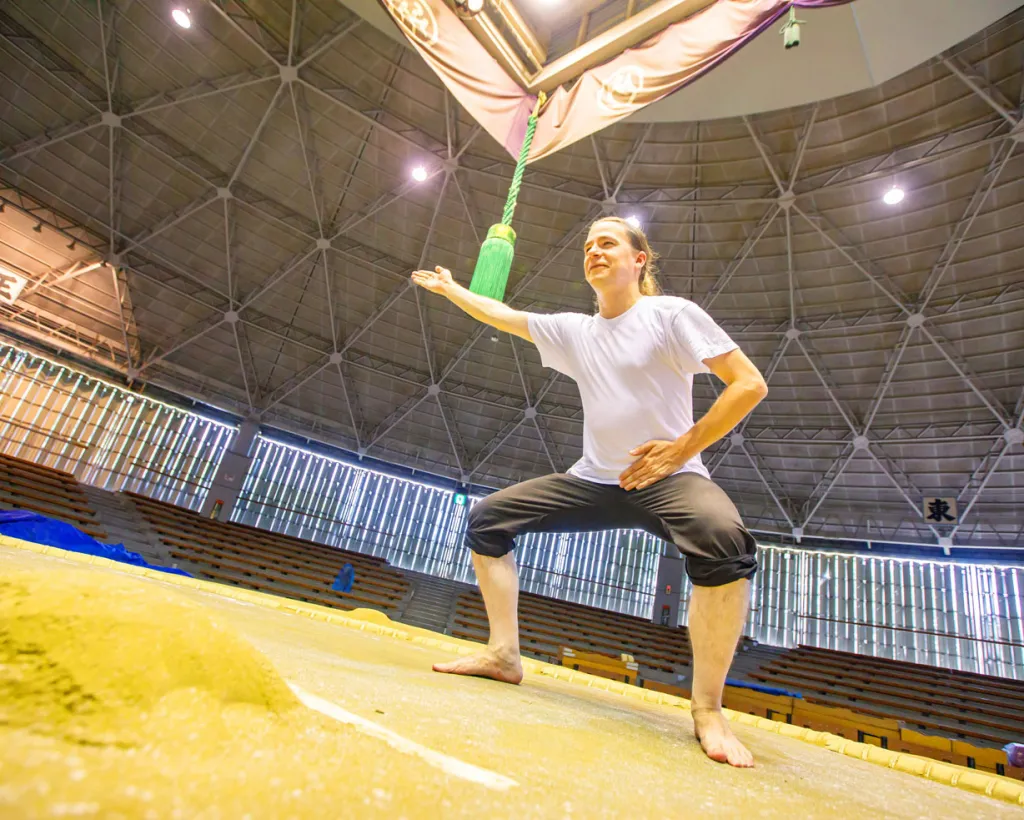 大阪：在真正的土俵上练习相扑的动作、参观练习场#1