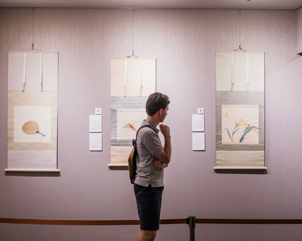 Osaka: Kobayashi Museum Tour with Special Commentary by Curators and Japanese Sweets#1