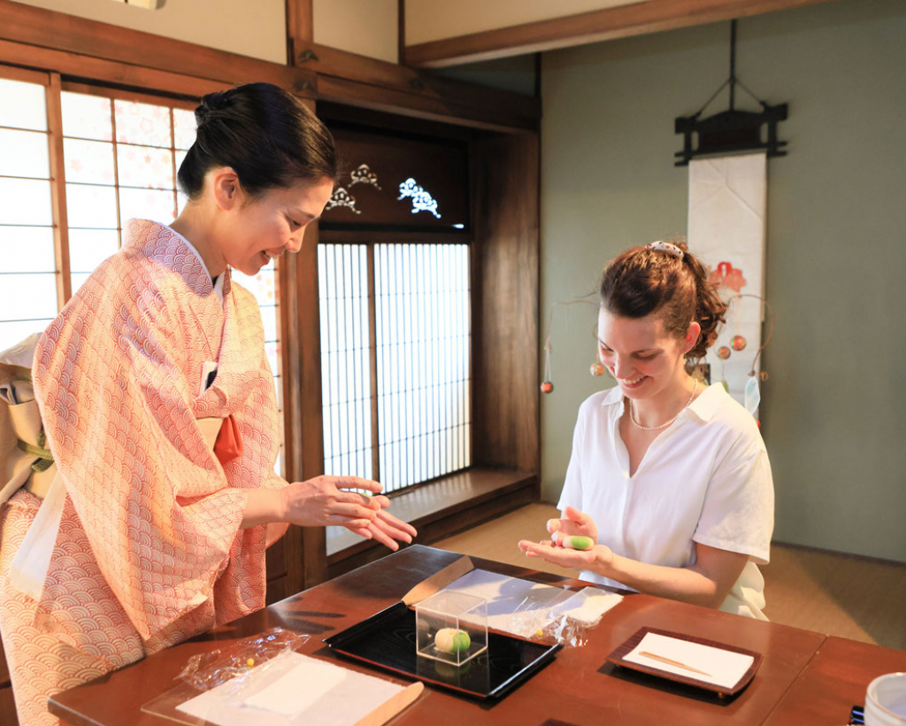 Osaka: Japan's Only Independently Evolved "Jinaimachi" Temple Town Tour, Sweets Making & Matcha Tea Experience#2