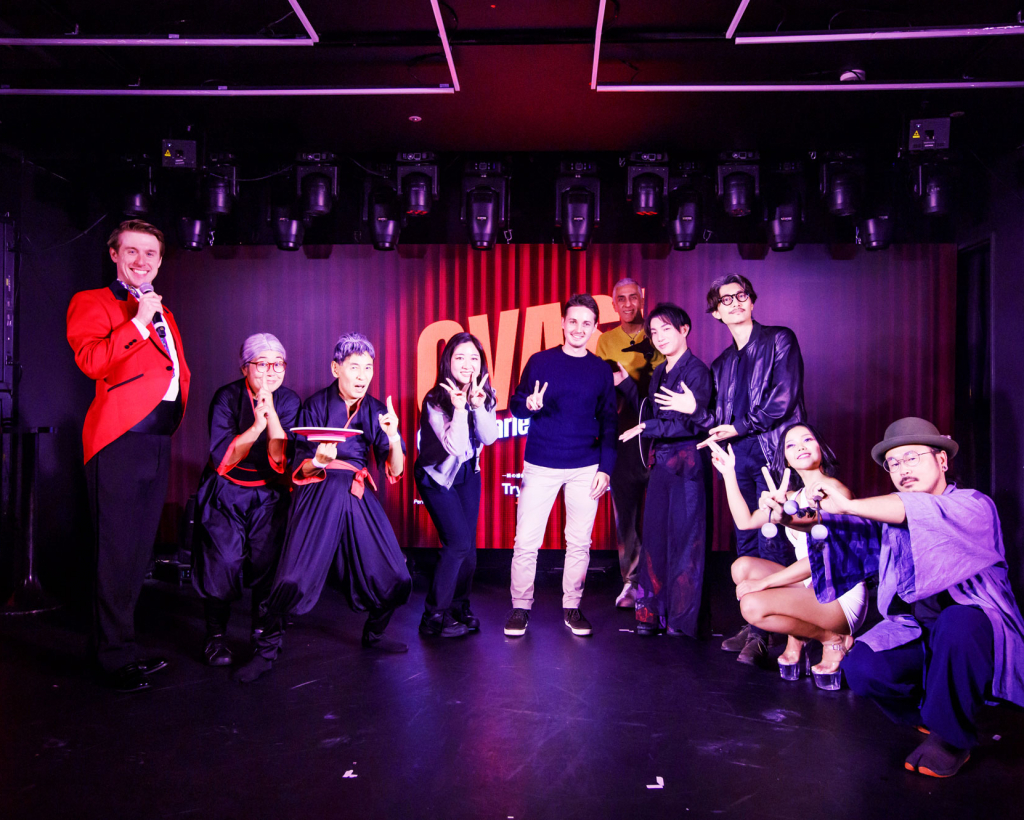 Osaka Namba: Enjoy drinks and an evening show by EBIKEN at Dotonbori#1