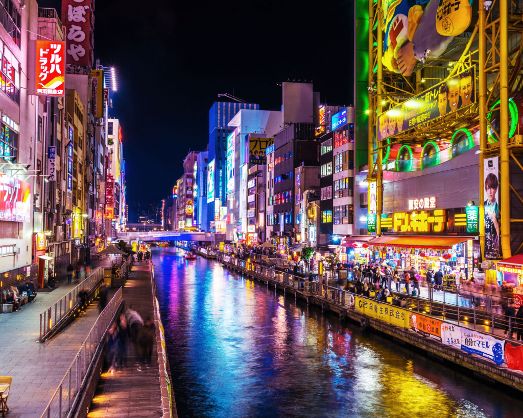 Osaka Namba: Enjoy drinks and an evening show by EBIKEN at Dotonbori#3