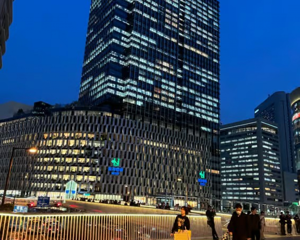 Osaka Umeda: Private Local Izakaya Bar Hopping Experience#4